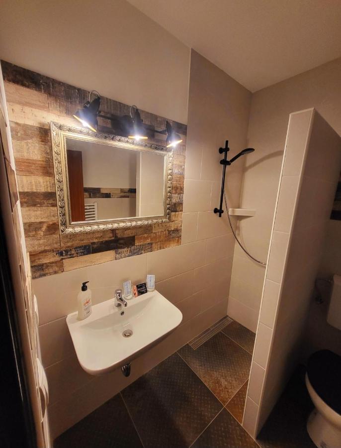 Hotel Am Schwarzen Berg ชตาเดอ ภายนอก รูปภาพ