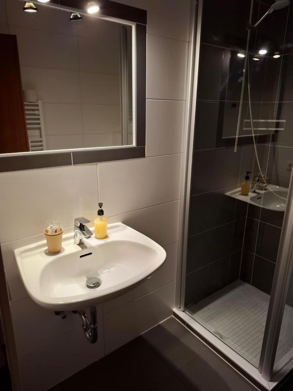 Hotel Am Schwarzen Berg ชตาเดอ ภายนอก รูปภาพ