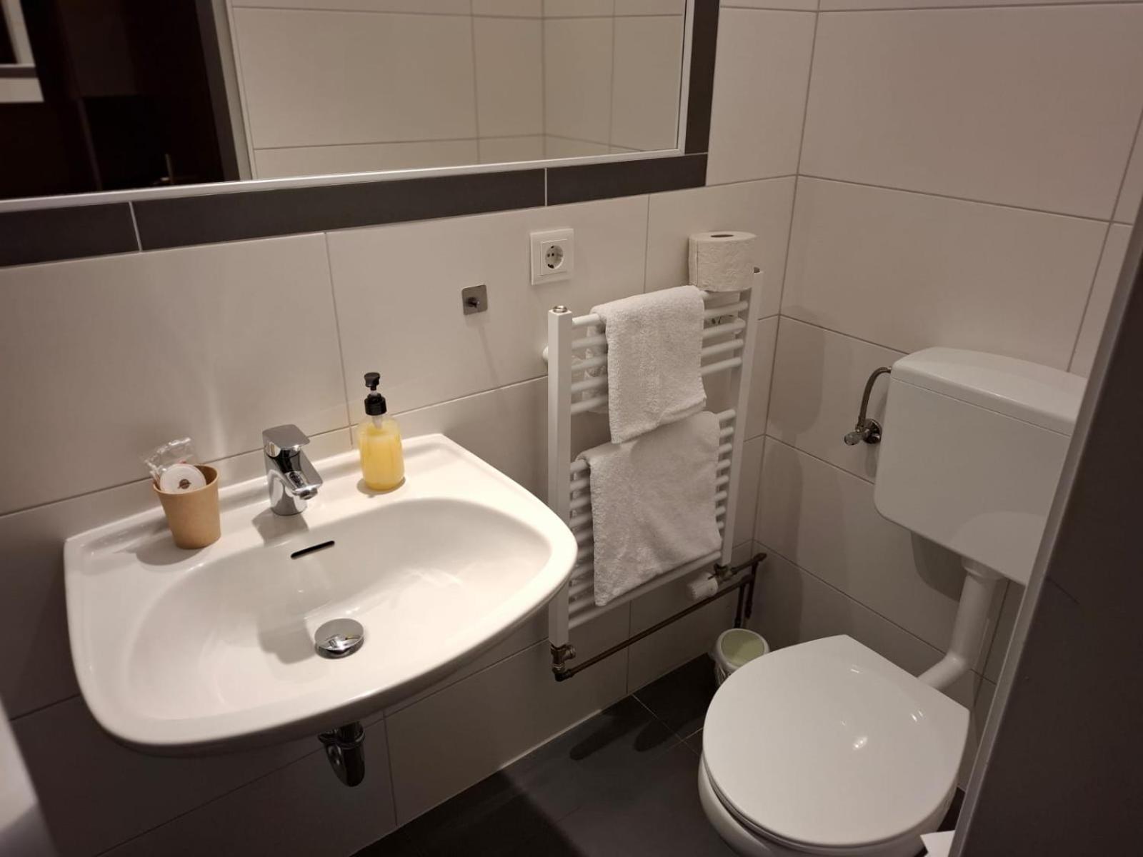 Hotel Am Schwarzen Berg ชตาเดอ ภายนอก รูปภาพ