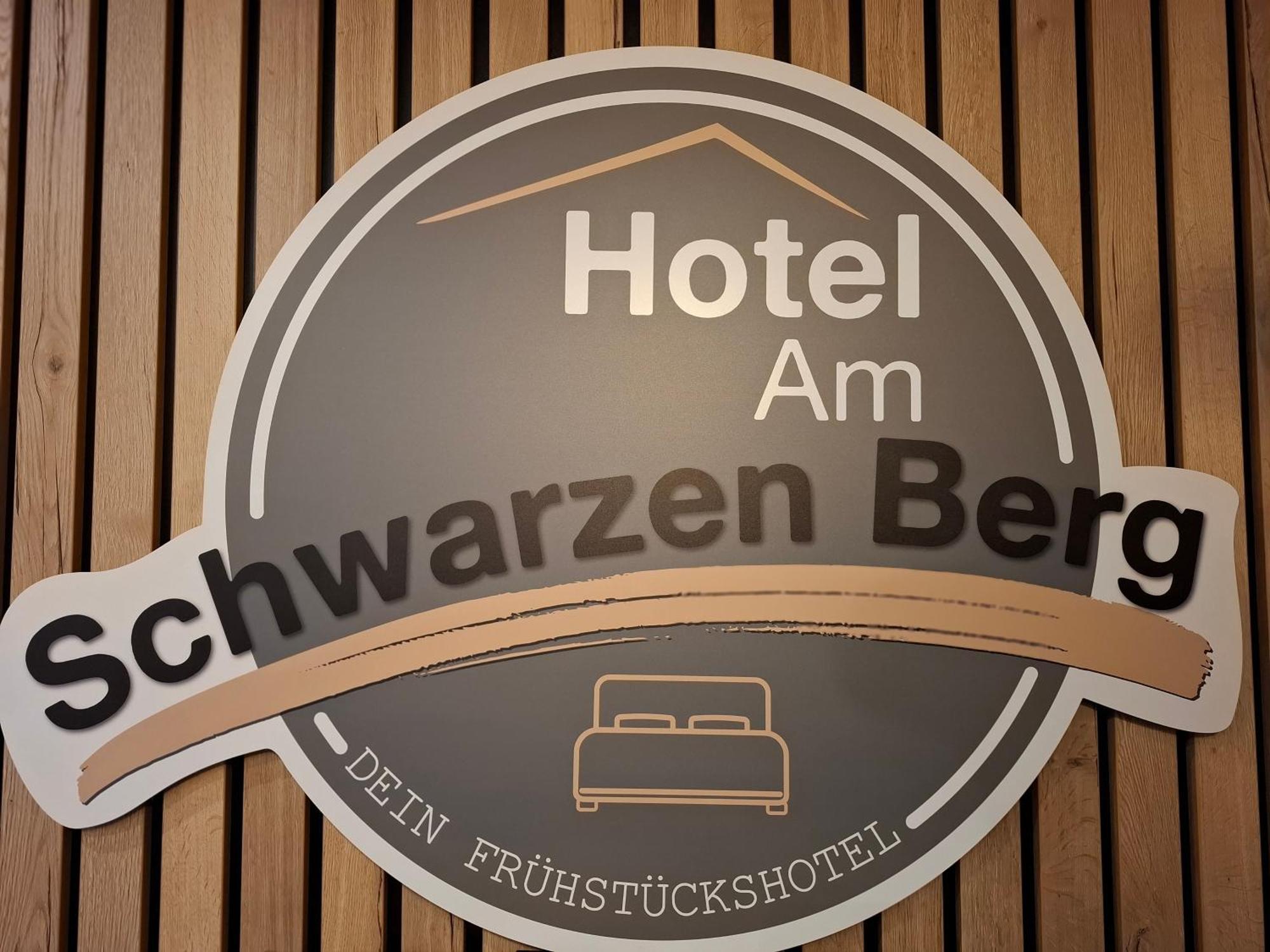 Hotel Am Schwarzen Berg ชตาเดอ ภายนอก รูปภาพ