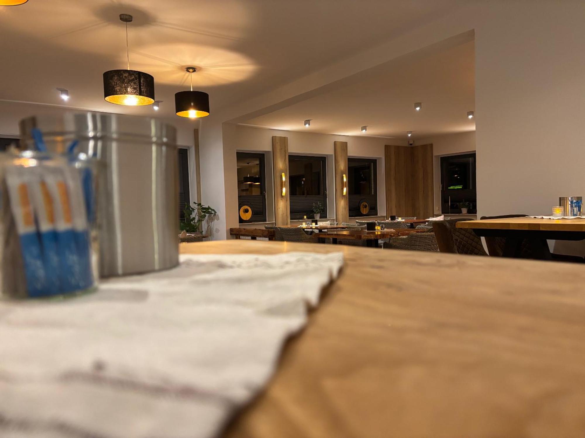 Hotel Am Schwarzen Berg ชตาเดอ ภายนอก รูปภาพ