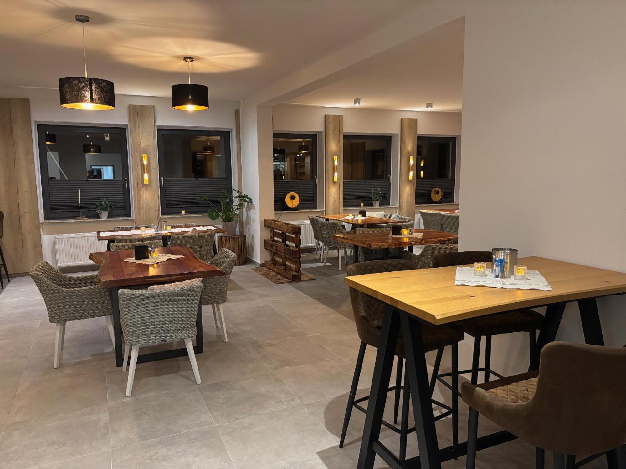 Hotel Am Schwarzen Berg ชตาเดอ ภายนอก รูปภาพ