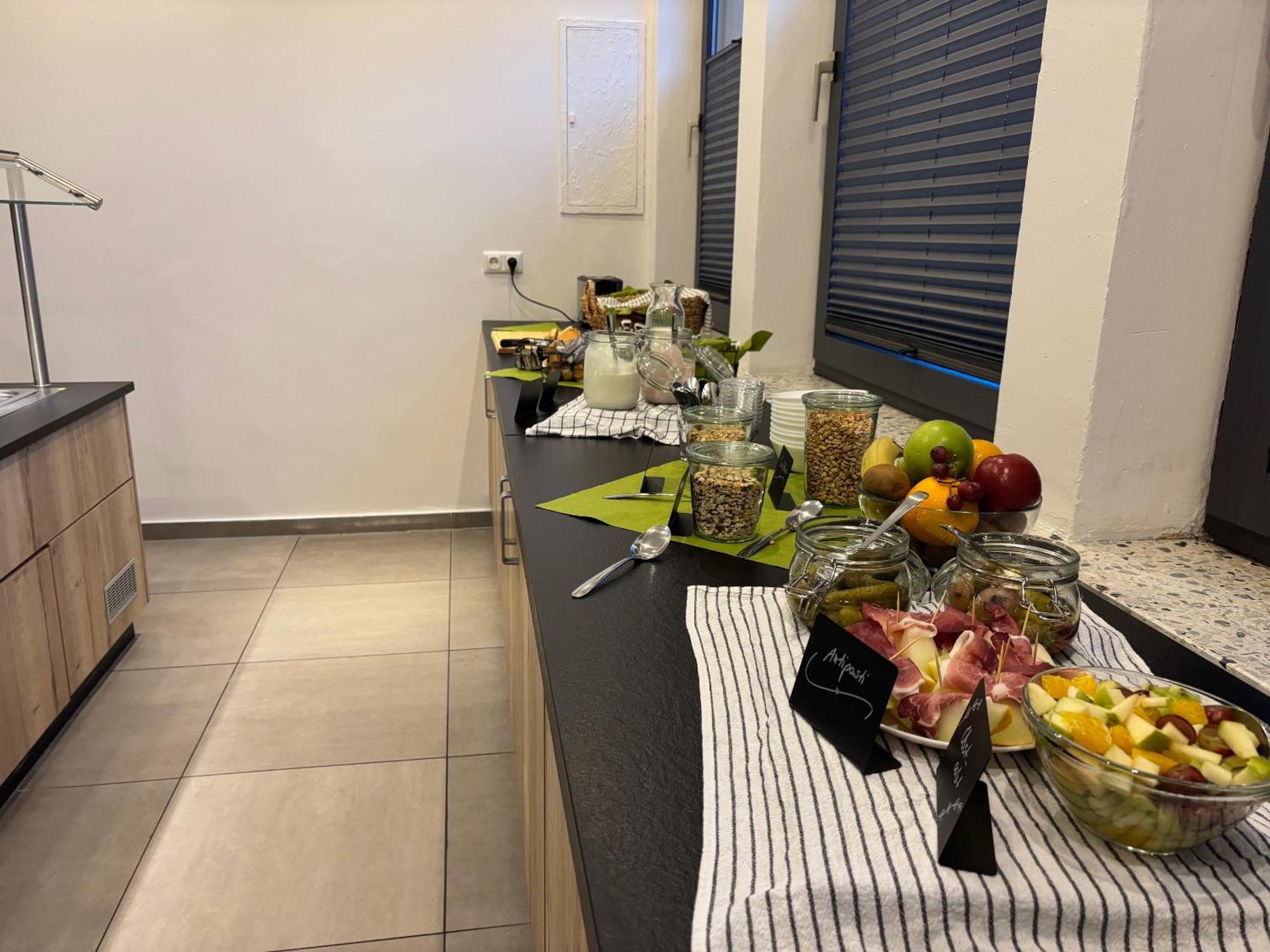 Hotel Am Schwarzen Berg ชตาเดอ ภายนอก รูปภาพ