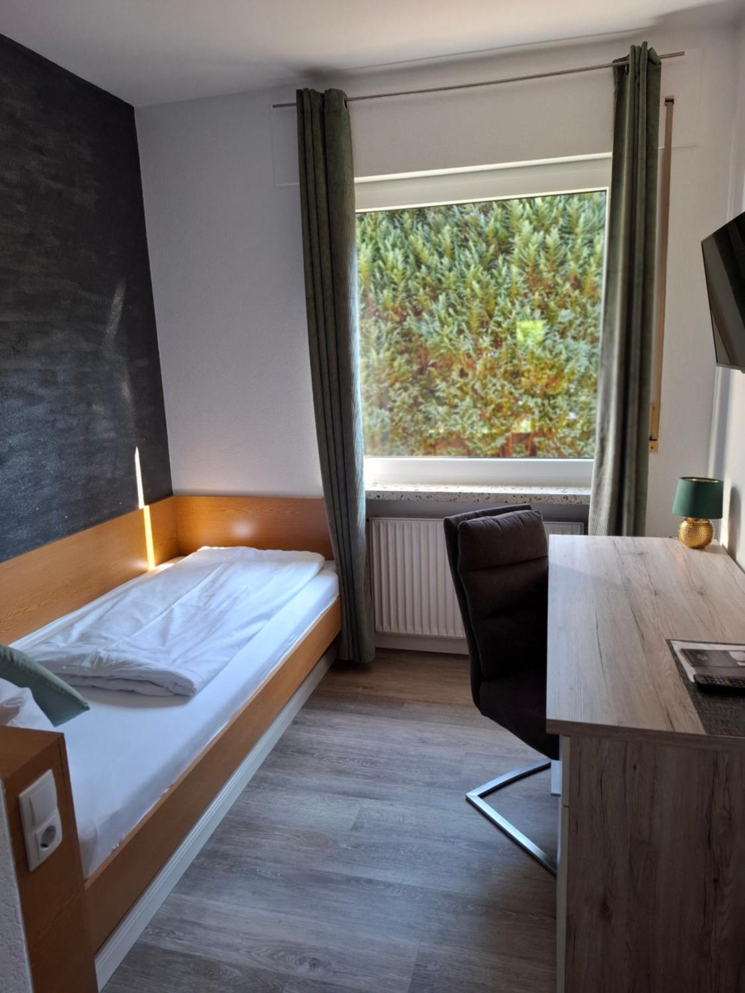 Hotel Am Schwarzen Berg ชตาเดอ ภายนอก รูปภาพ