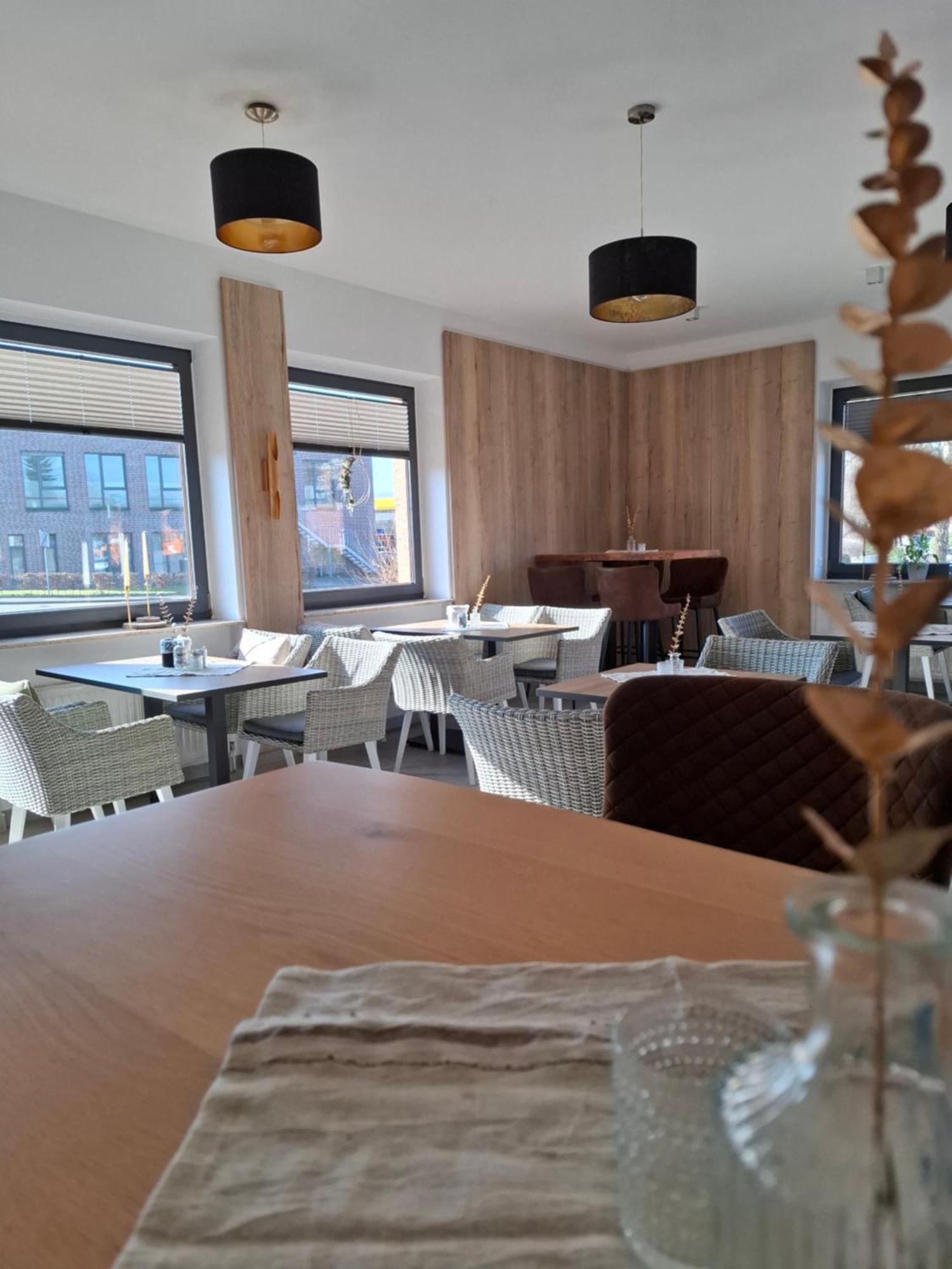 Hotel Am Schwarzen Berg ชตาเดอ ภายนอก รูปภาพ