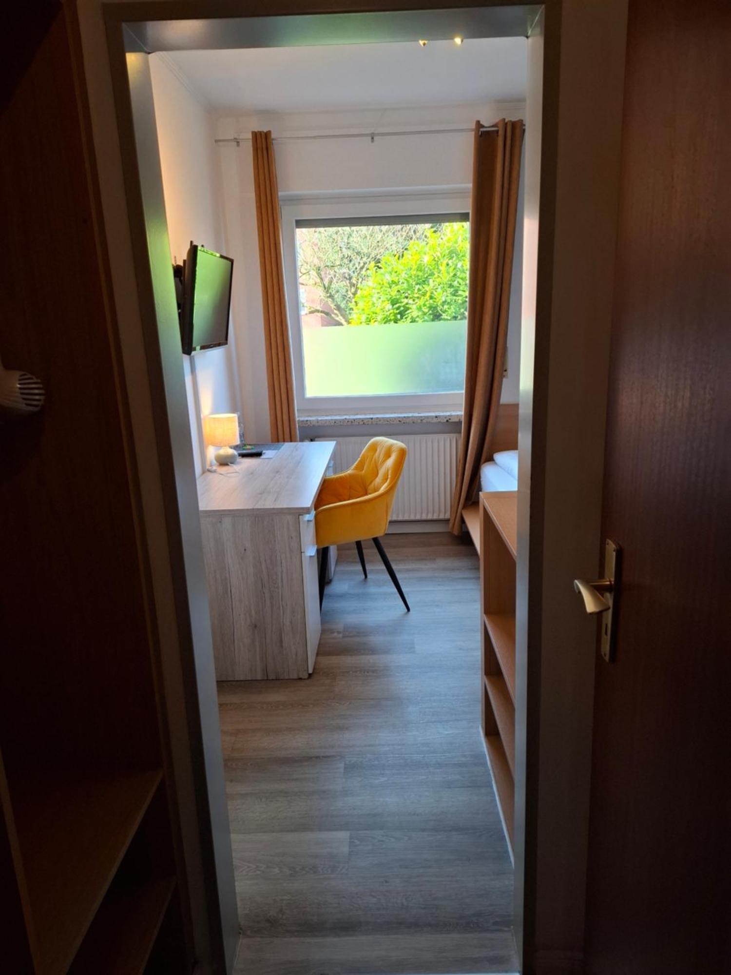 Hotel Am Schwarzen Berg ชตาเดอ ภายนอก รูปภาพ