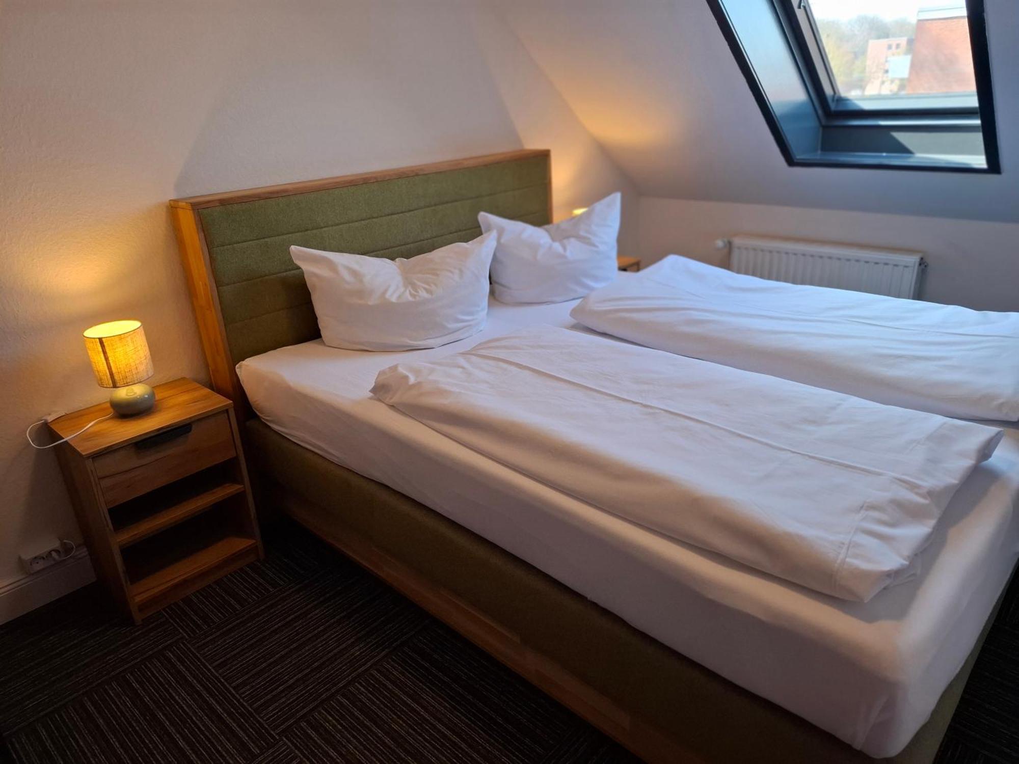 Hotel Am Schwarzen Berg ชตาเดอ ภายนอก รูปภาพ