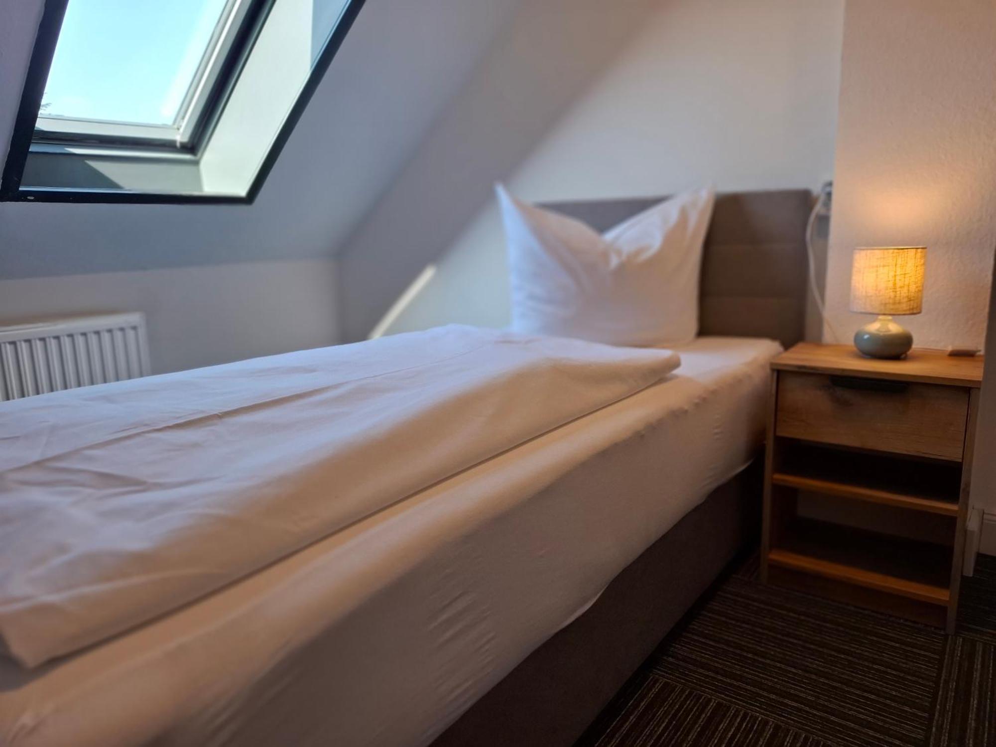 Hotel Am Schwarzen Berg ชตาเดอ ภายนอก รูปภาพ