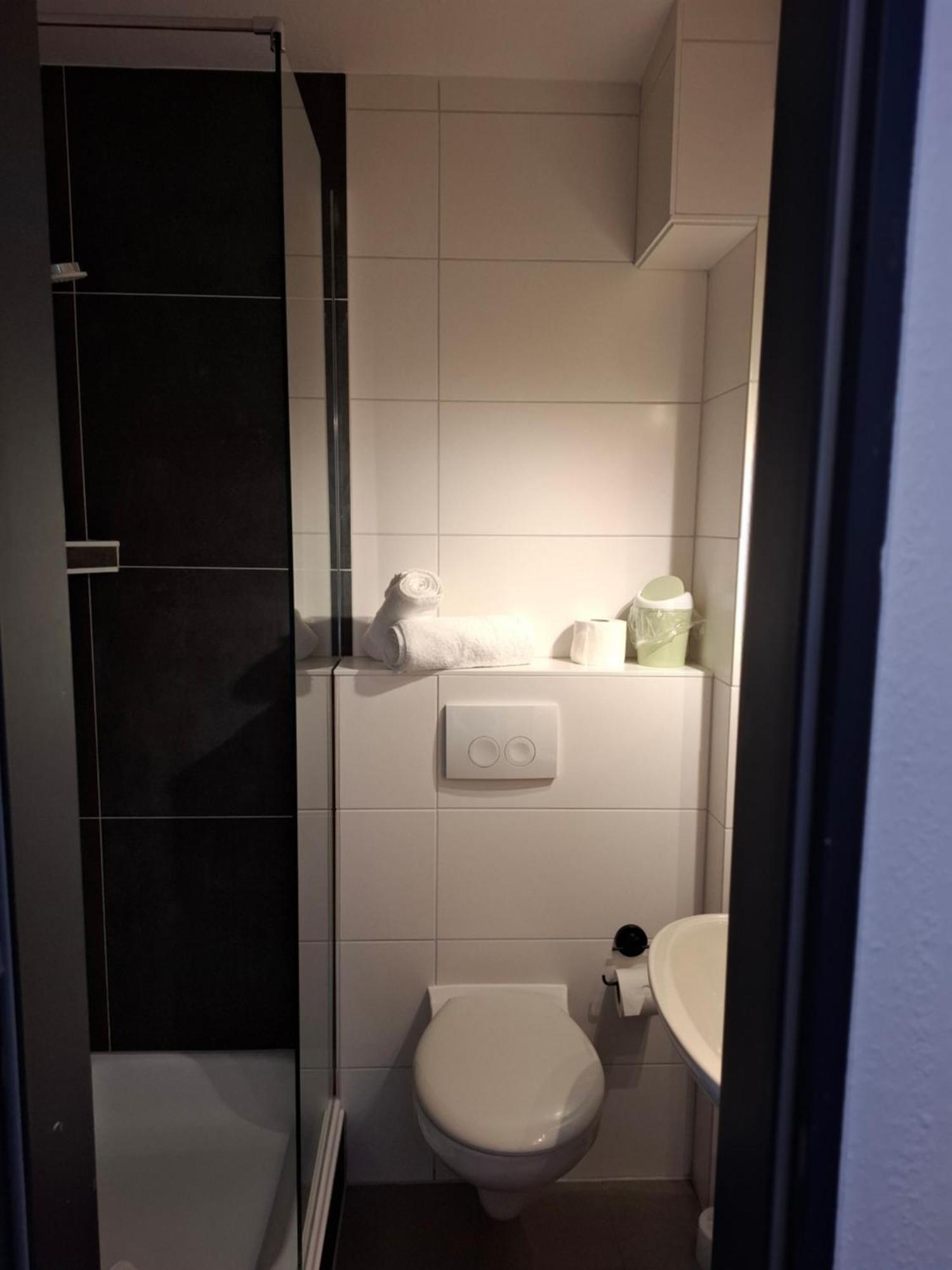 Hotel Am Schwarzen Berg ชตาเดอ ภายนอก รูปภาพ