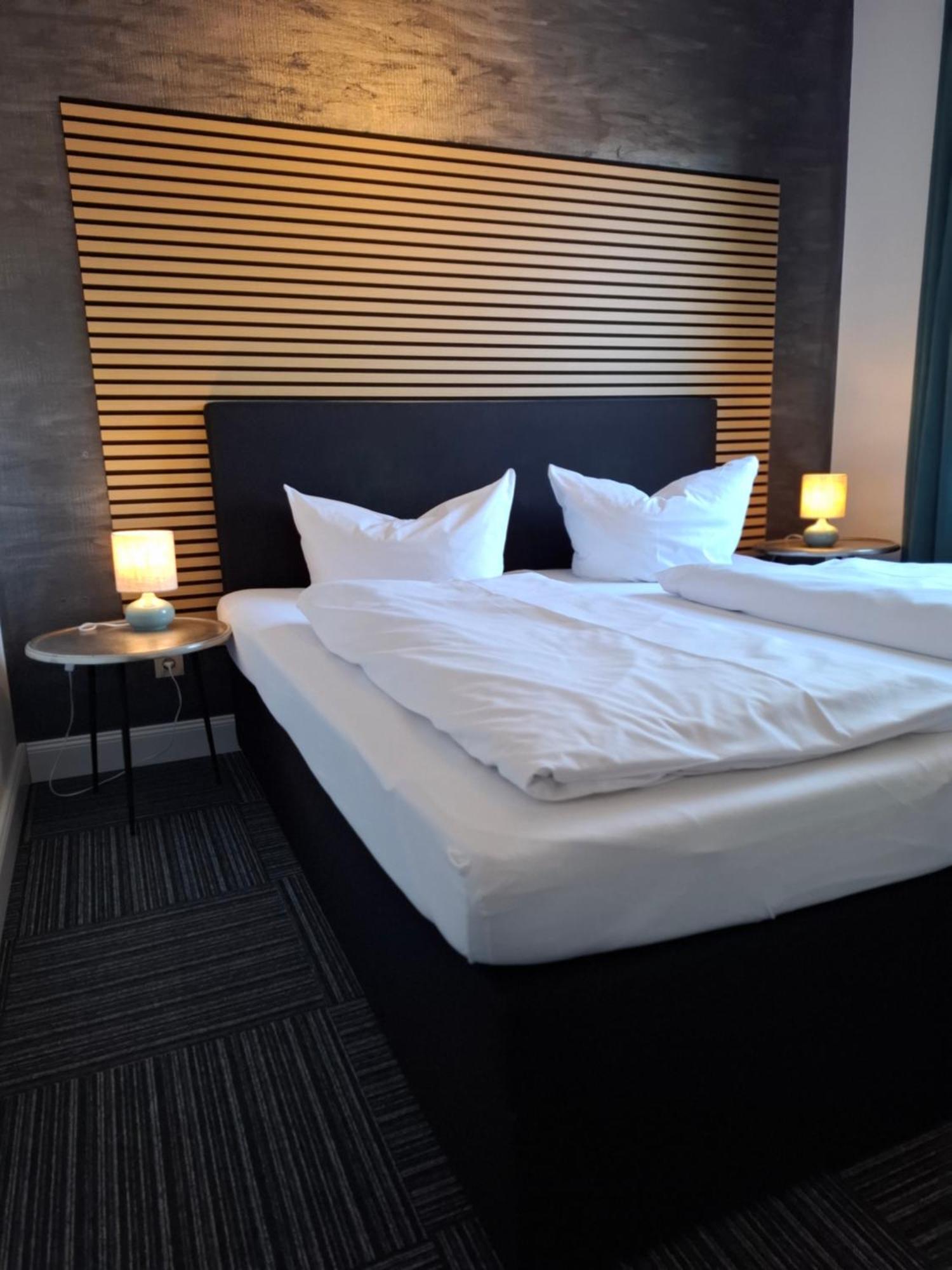 Hotel Am Schwarzen Berg ชตาเดอ ภายนอก รูปภาพ