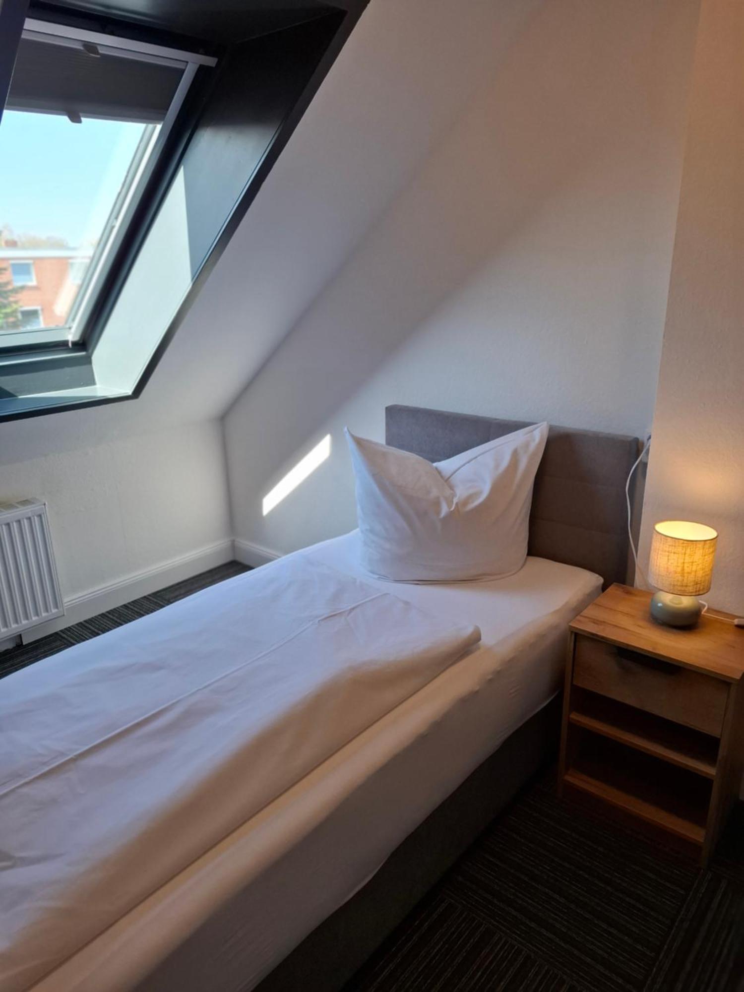Hotel Am Schwarzen Berg ชตาเดอ ภายนอก รูปภาพ