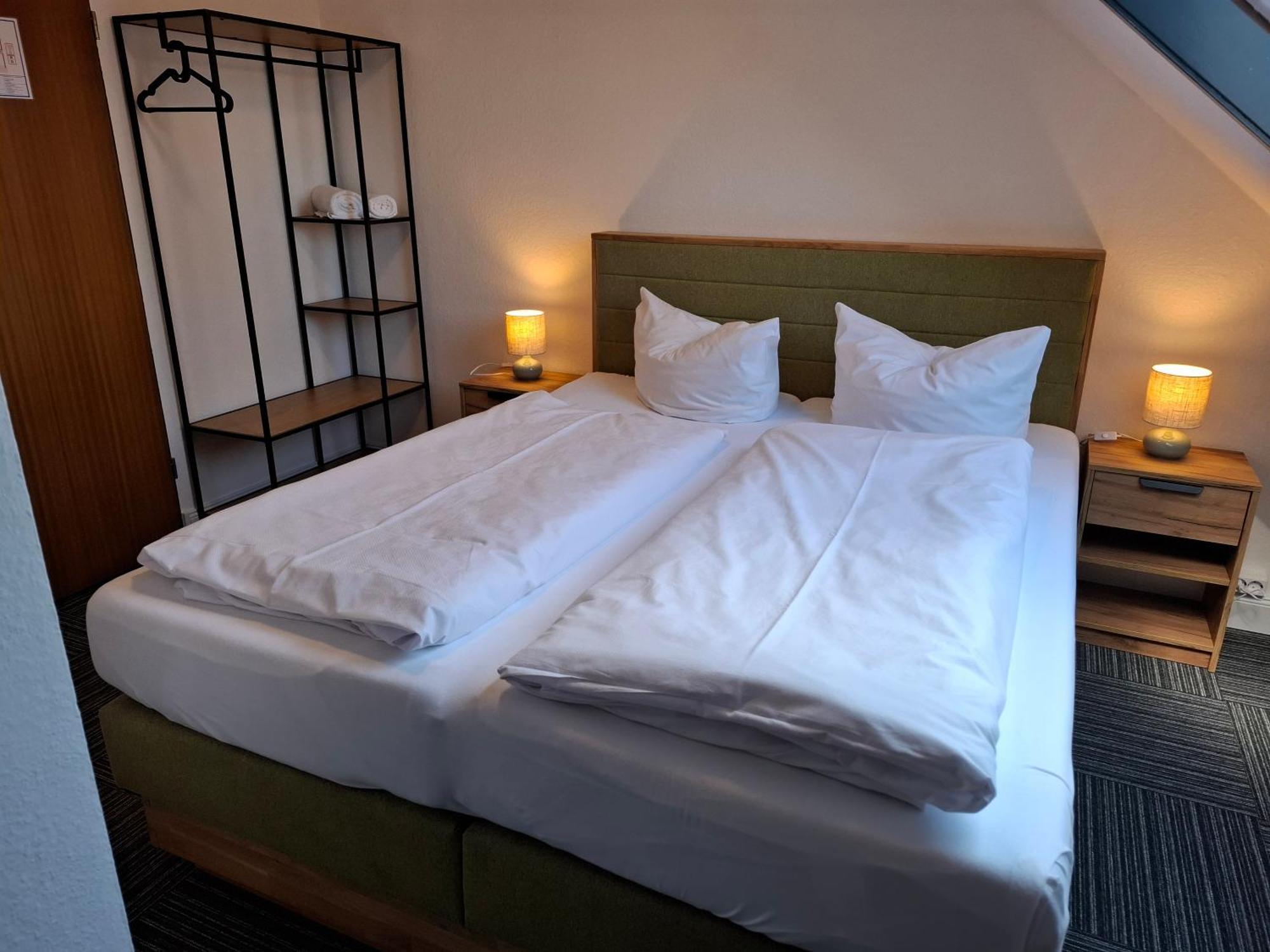 Hotel Am Schwarzen Berg ชตาเดอ ภายนอก รูปภาพ