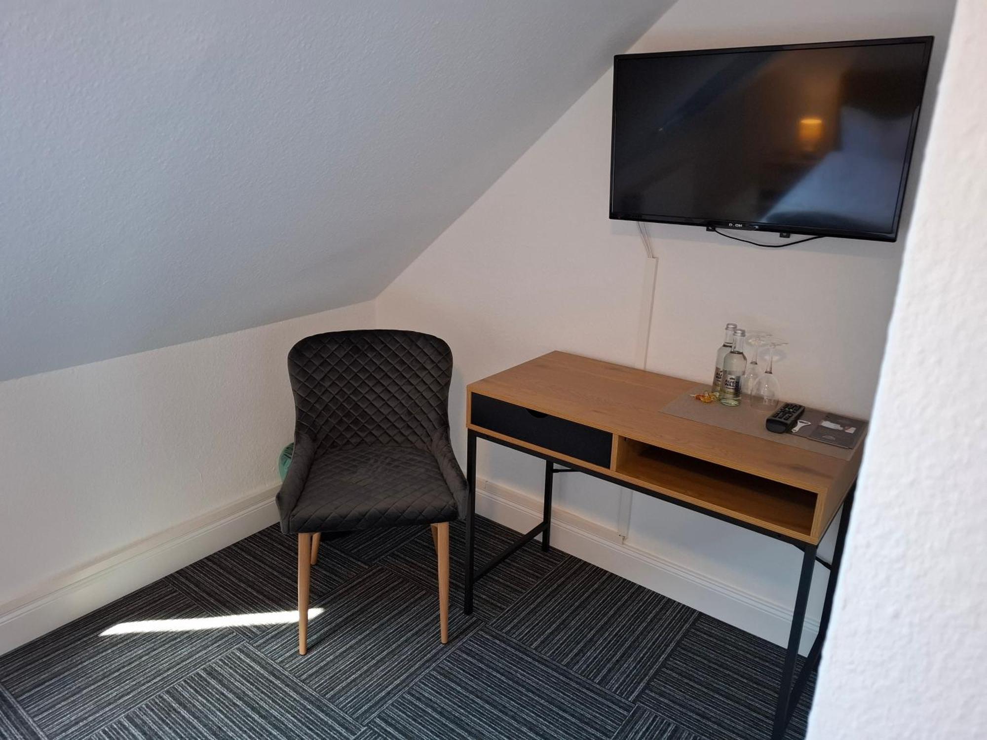 Hotel Am Schwarzen Berg ชตาเดอ ภายนอก รูปภาพ